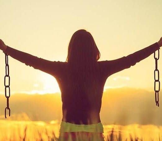 Mechanizmy obronne – jak psychika chroni nas przed cierpieniem?