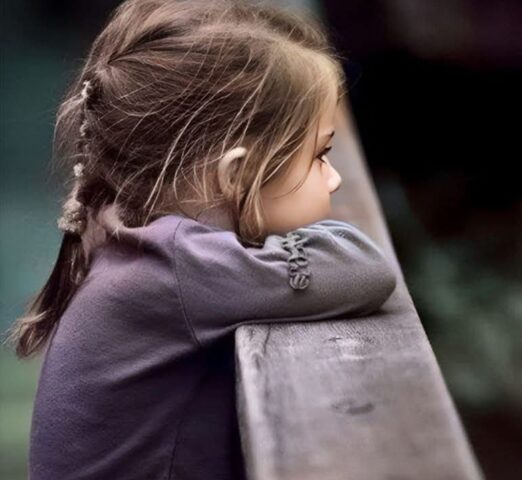 Ślady, które nie znikają. Doświadczanie przemocy w dzieciństwie i jej wpływ na relacje – ujęcie psychodynamiczne i psychoanalityczne